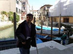 Quando siamo stati a Venezia nel 2010, avendo problemi di equilibrio, abbiamo preferito non rischiare di salire sui vaporetti.