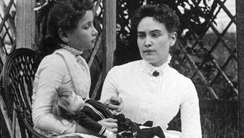 Helen insieme alla sua educatrice Anne Sullivan, un legame che durò quasi mezzo secolo