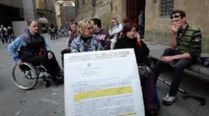 Associazioni di disabili protestano in Piazza della Signoria