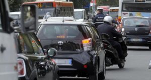 traffico - I comportamenti degli italiani rispetto alla mobilita sostenibile