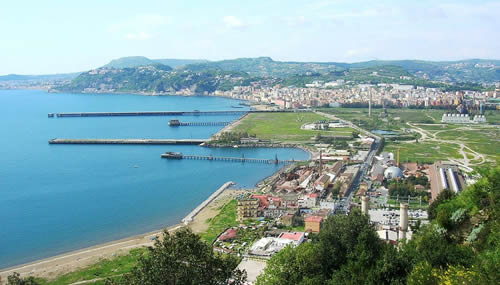 L'area industriale dismessa dell'Italsider di Bagnoli, a Napoli, un progetto di riqualificazione che non ha dato i risultati sperati (WikiCommons by Mentnafunangann)