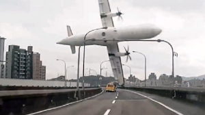 Lo sconvolgente incidente occorso nel febbraio 2015 a Taipei, con l'aereo che ha urtato un viadotto prima di precipitare in un fiume