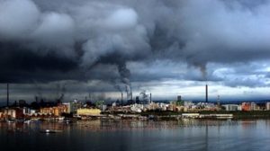 Una fotografia che rende bene l'idea dell'inquinamento prodotto dall'Ilva di Taranto