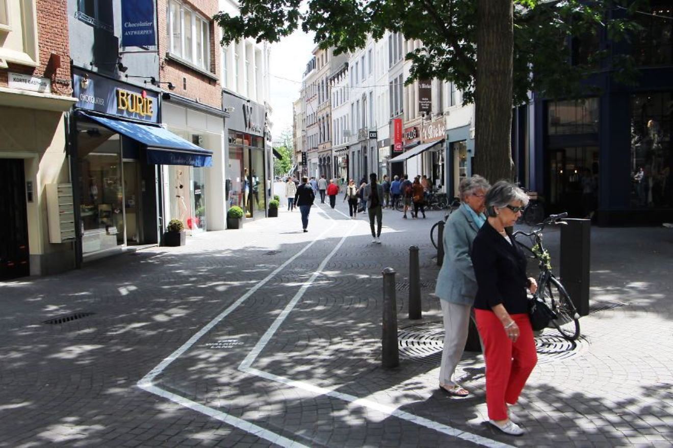 La text walking line ad Anversa è in realtà una trovata pubblicitaria