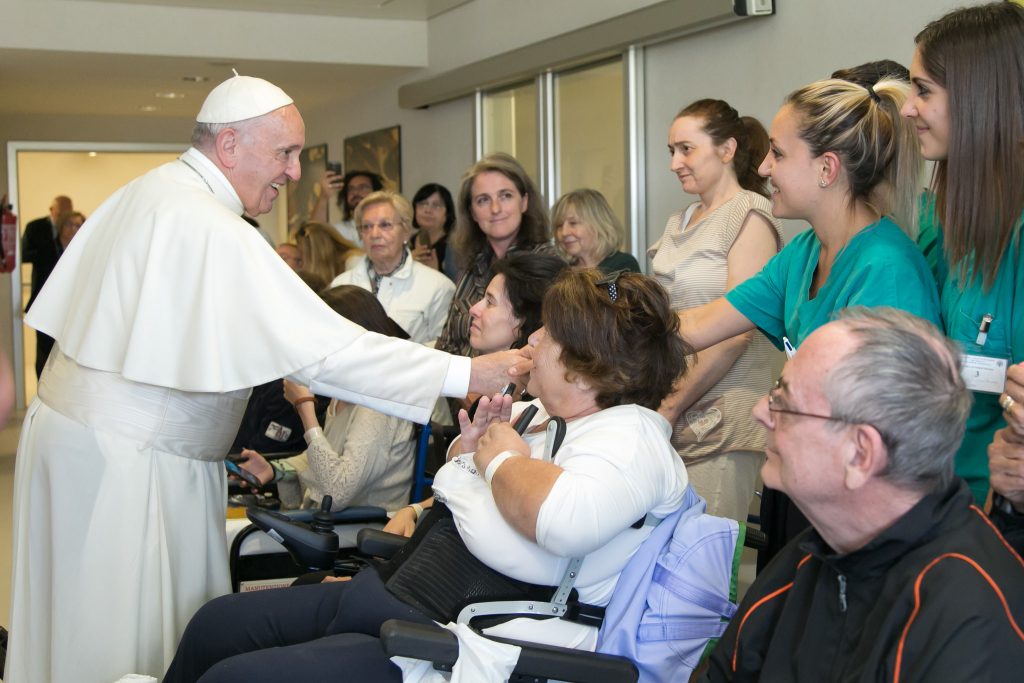 Papa Francesco, nel corso della sua visita a sorpresa alla Fondazione Santa Lucia, incontra e saluta i i bimbi presso l'unità di riabilitazione per bambini