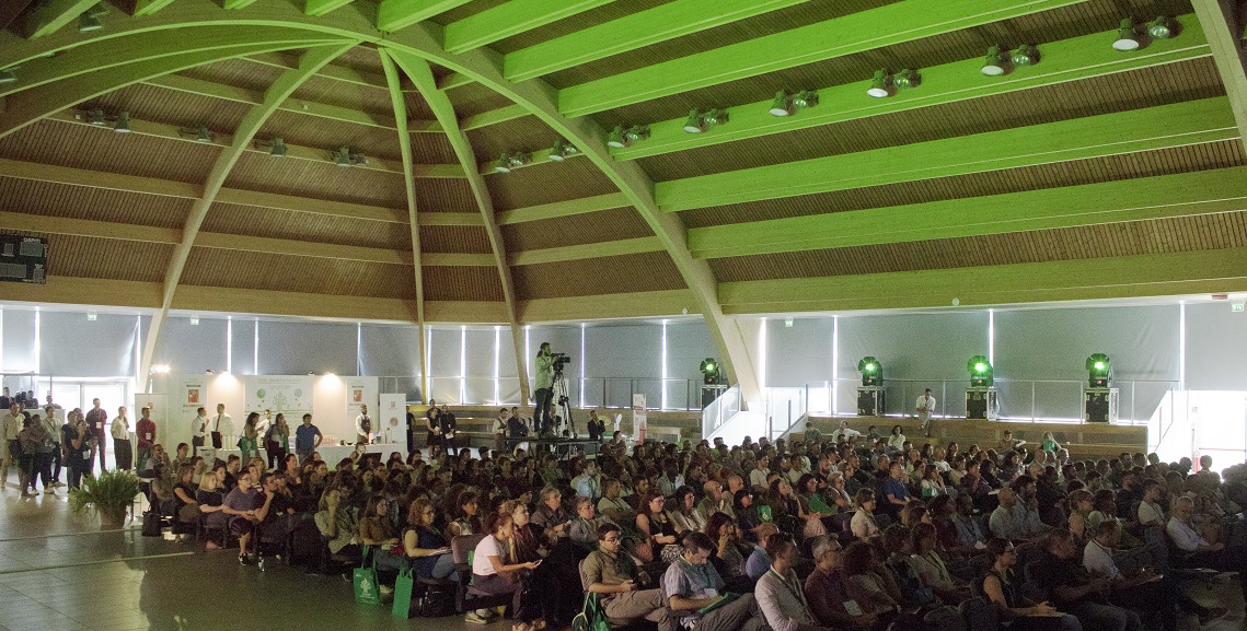 La platea del D4NP al Palasampa della Comunità di San Patrignano