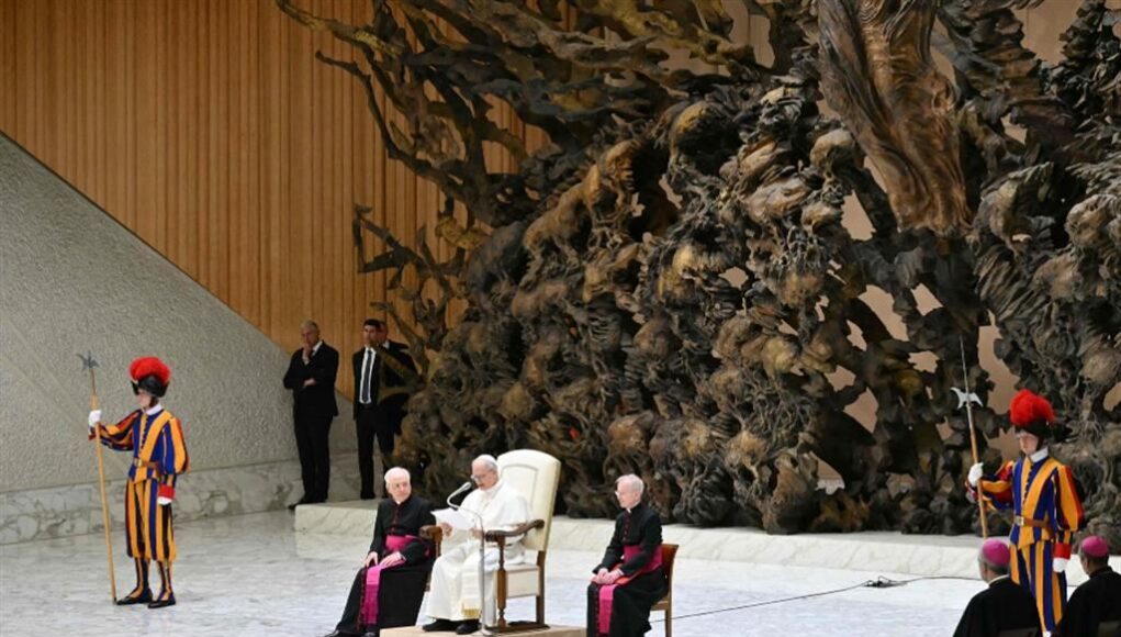 Papa Leone XIV parla agli operatori della comunicazione - Ansa